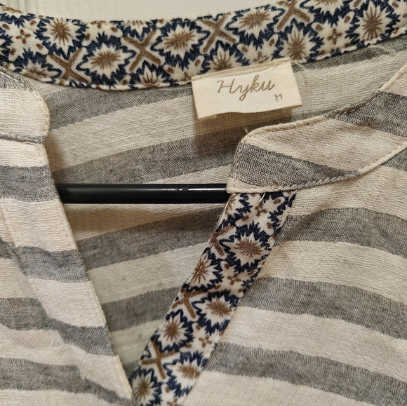 Flowy layered top - Picture 2 of 5